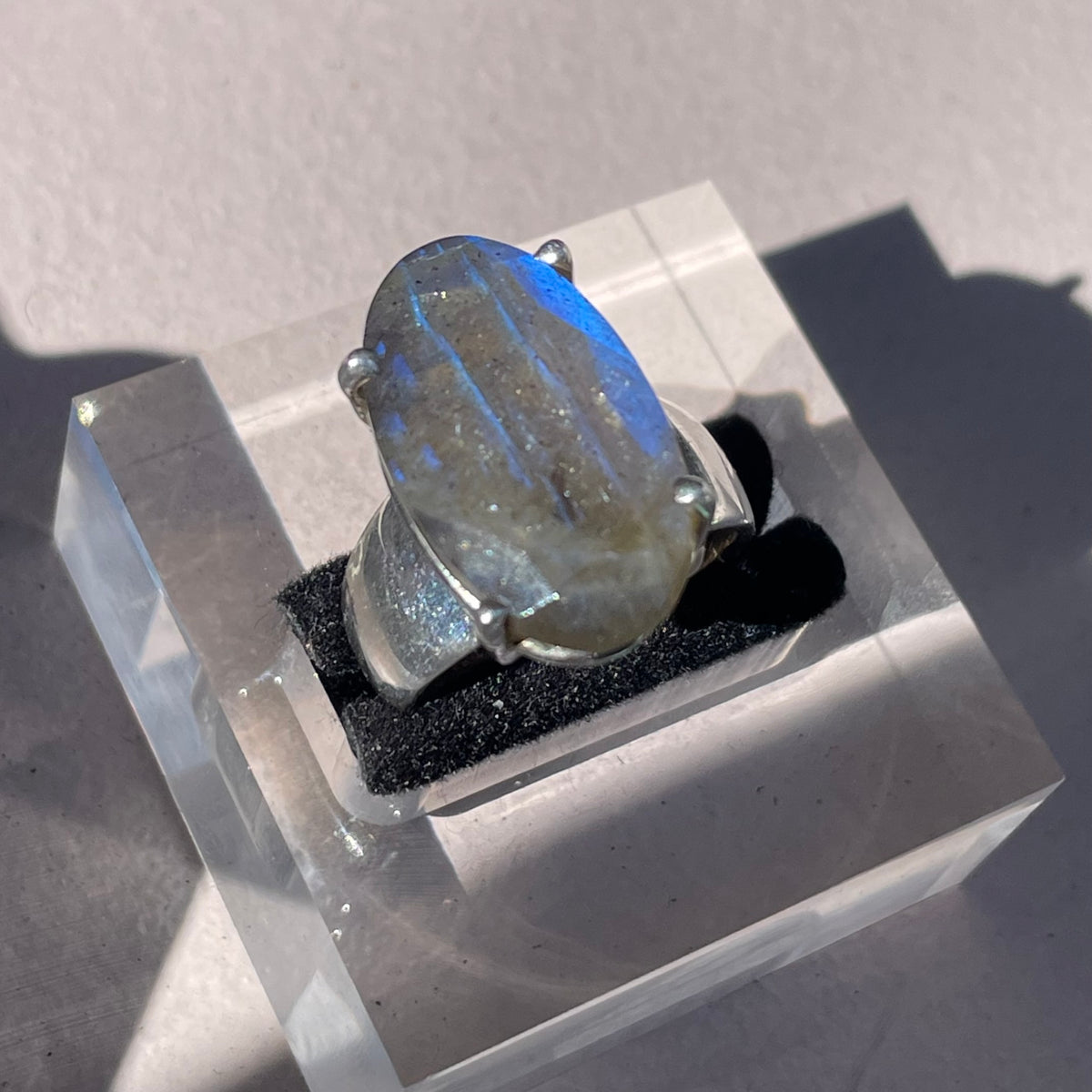 Labradorite Medium Oval Four-Prong-Set Ring - US 8