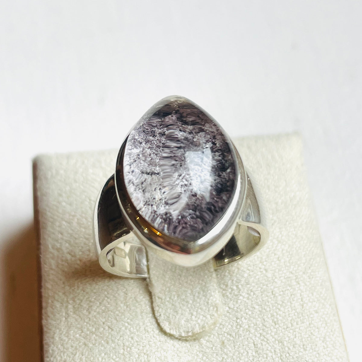 Garden Quartz Medium Elipse Ring - US 6.5