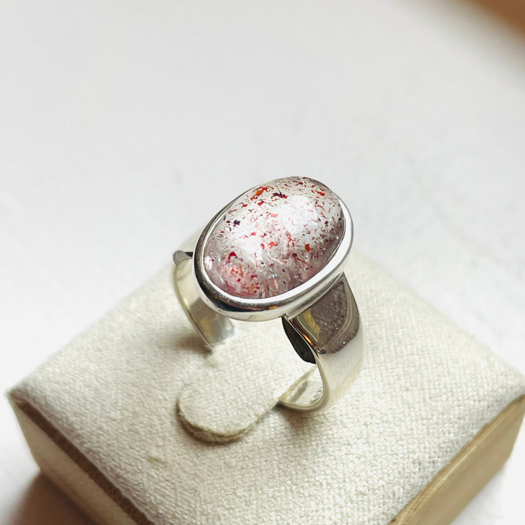 Strawberry Hematoid Medium Oval Ring - US 7