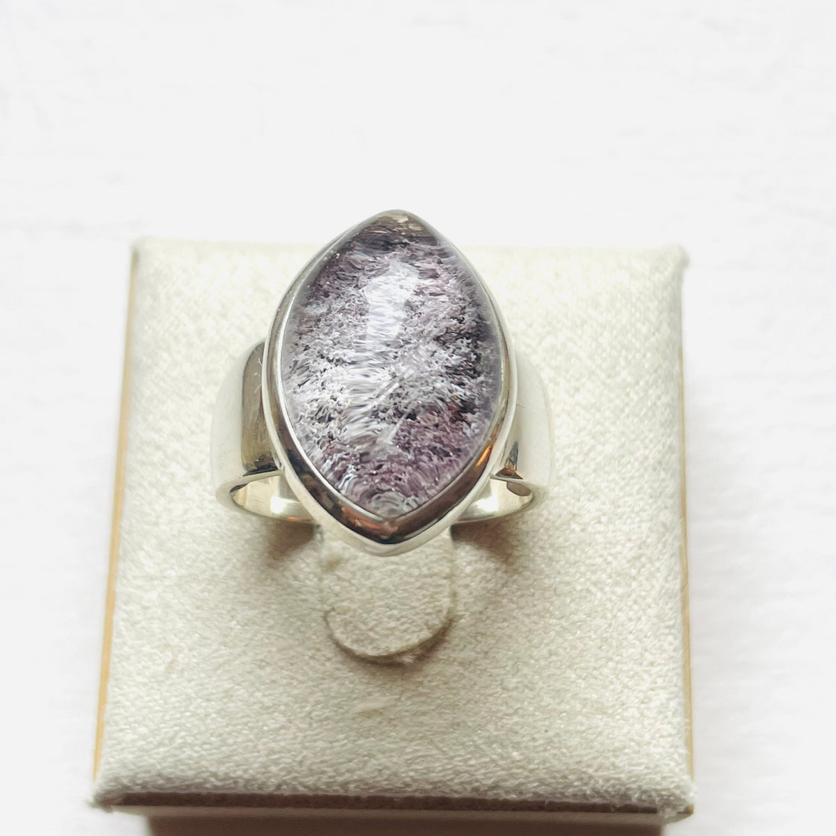 Garden Quartz Medium Elipse Ring - US 6.5