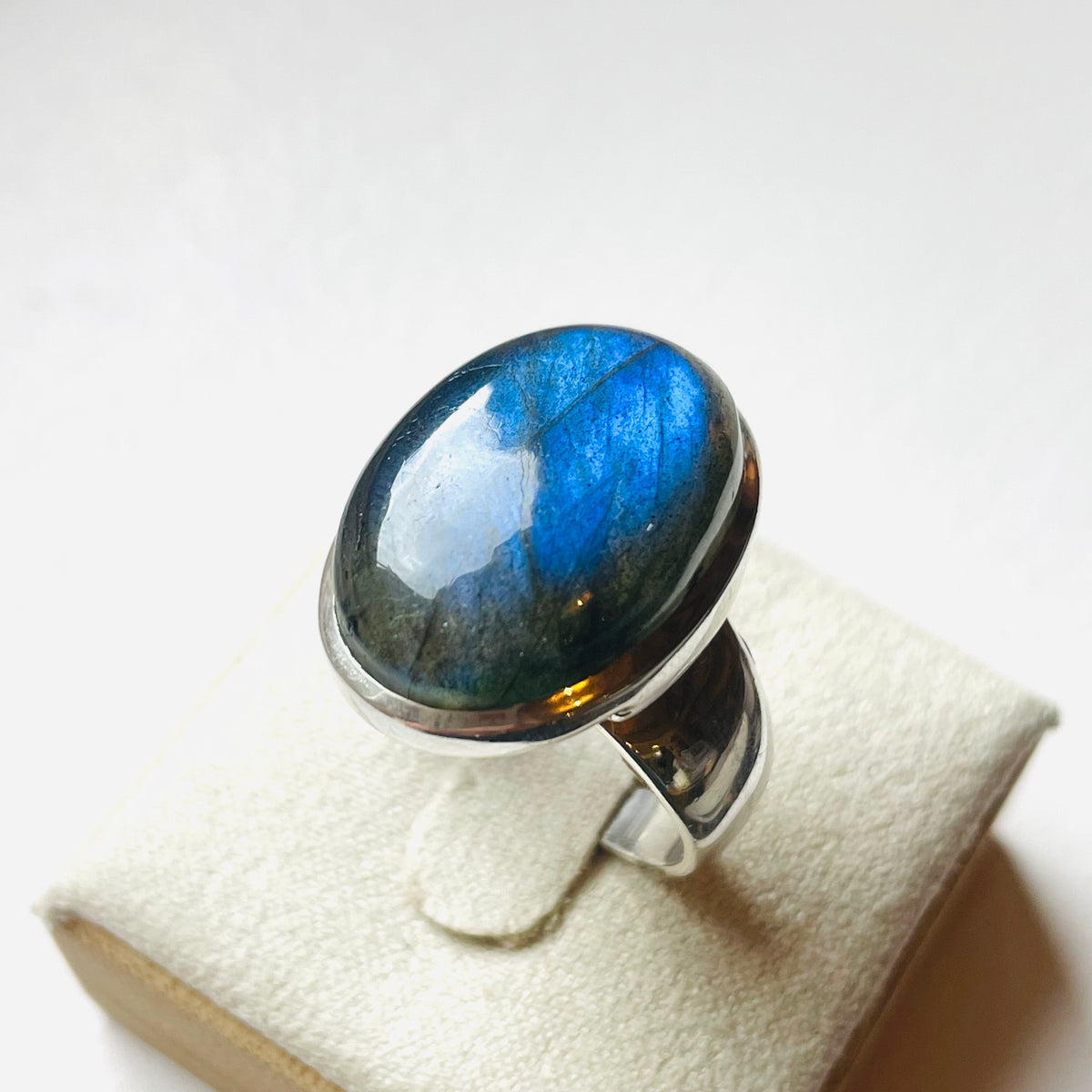 Labradorite Medium Polished Oval Ring - US 8